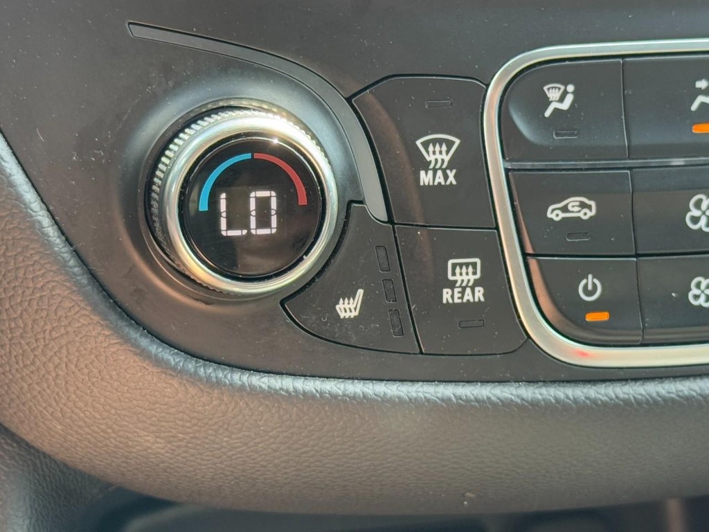 Chevrolet Equinox Vehicle Full-screen Gallery Image 19