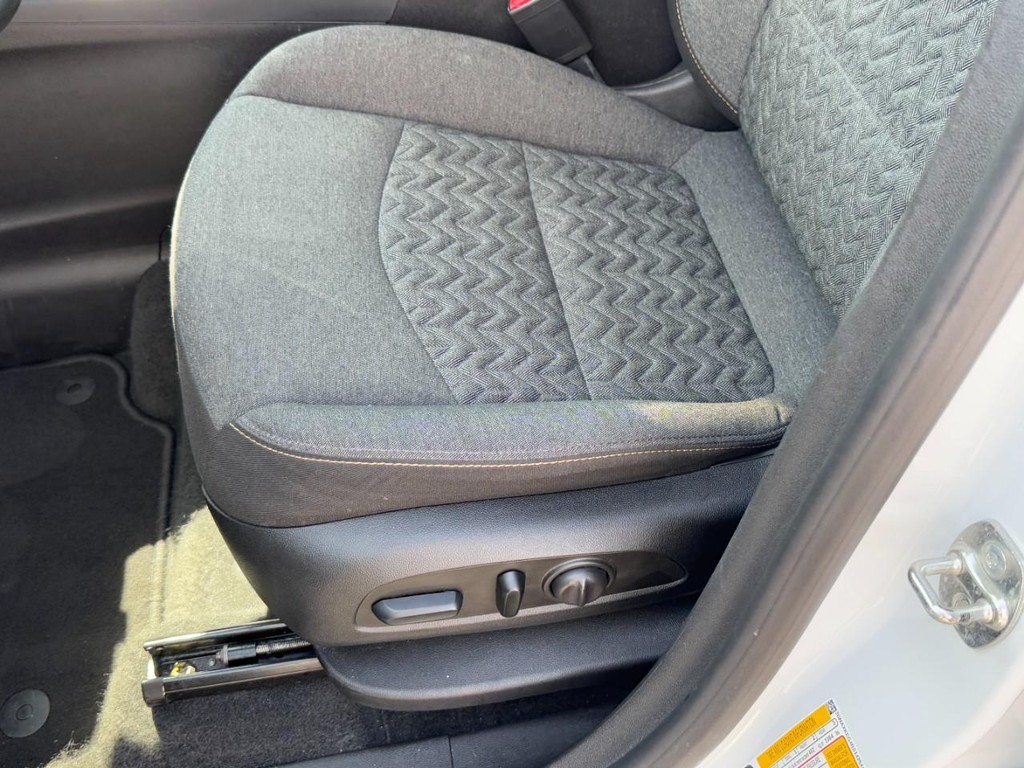 Chevrolet Equinox Vehicle Full-screen Gallery Image 22