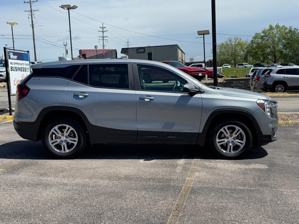 GMC Terrain Vehicle Full-screen Gallery Image 02