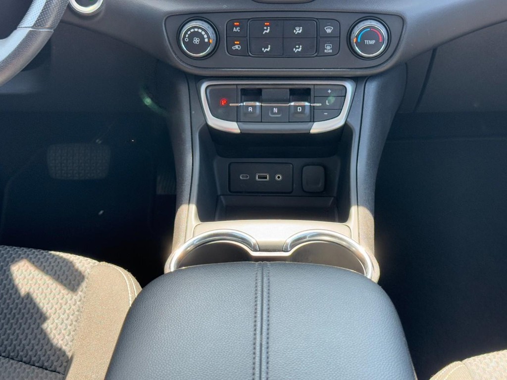 GMC Terrain Vehicle Full-screen Gallery Image 16