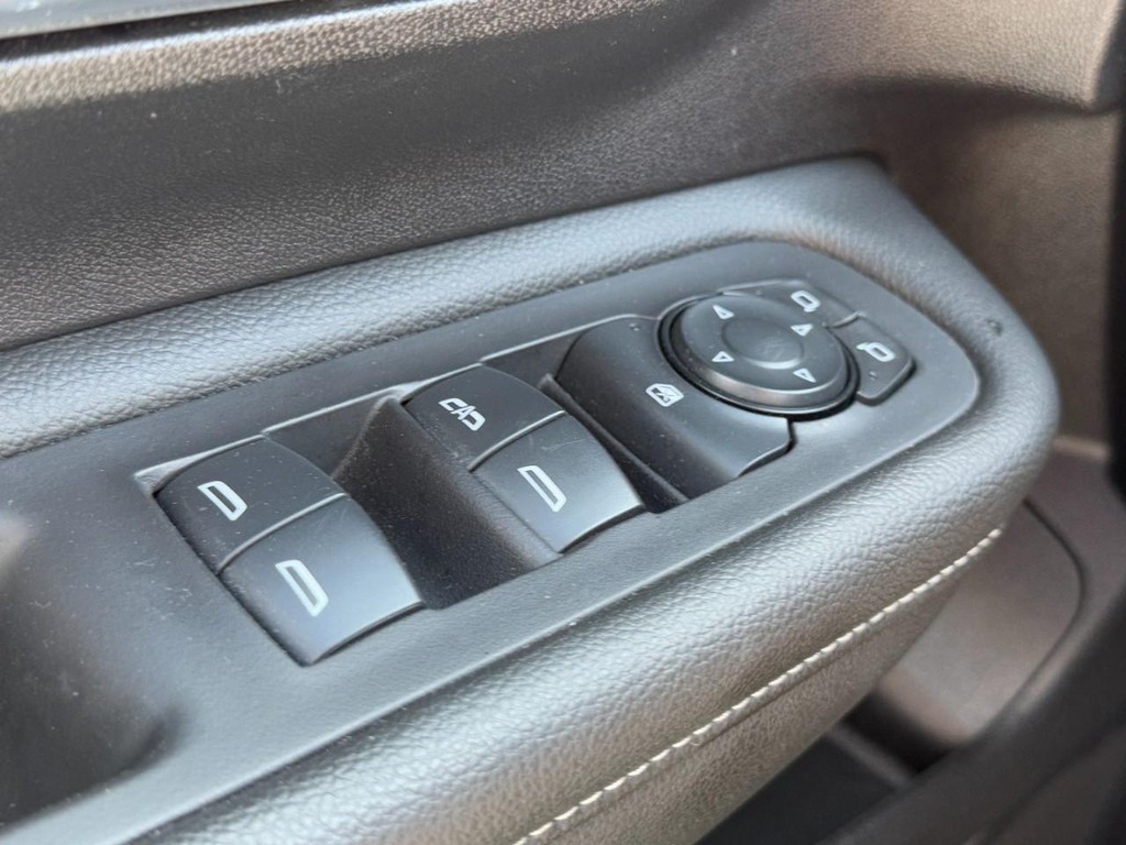 GMC Terrain Vehicle Full-screen Gallery Image 23