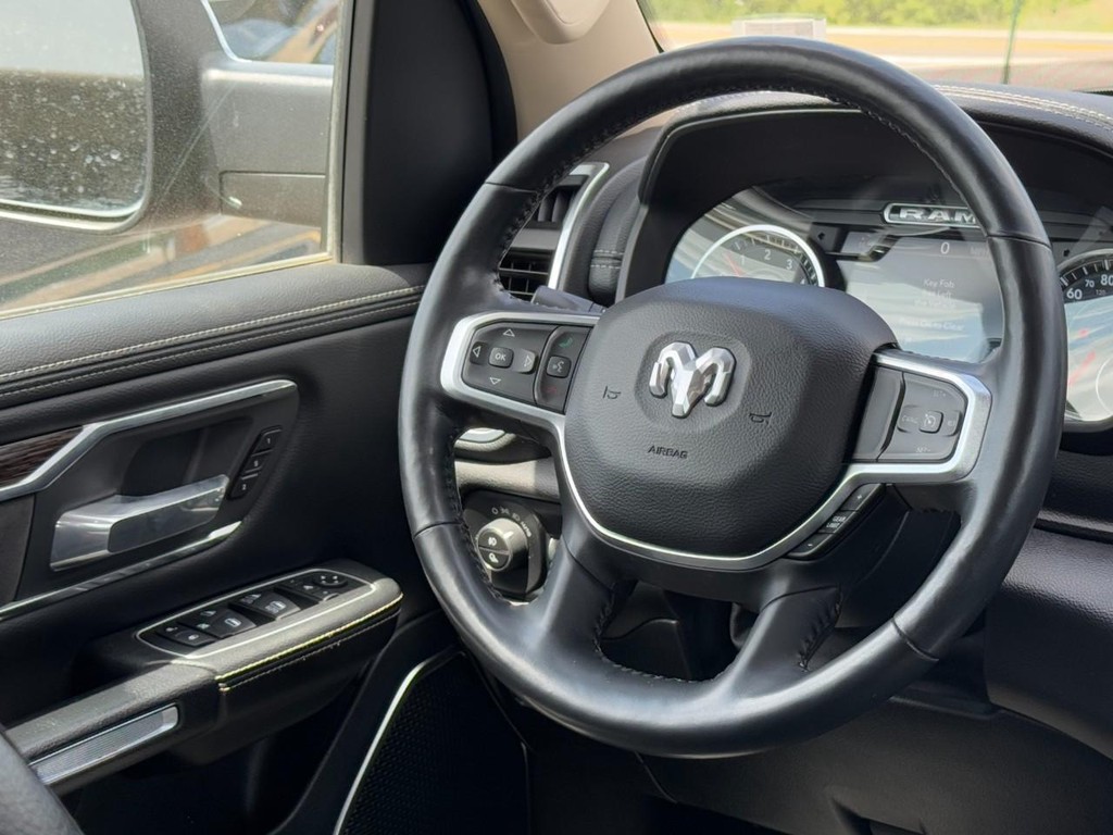 Ram 1500 Vehicle Full-screen Gallery Image 14