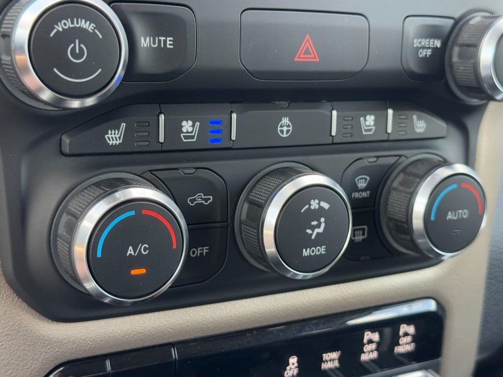 Ram 1500 Vehicle Full-screen Gallery Image 22