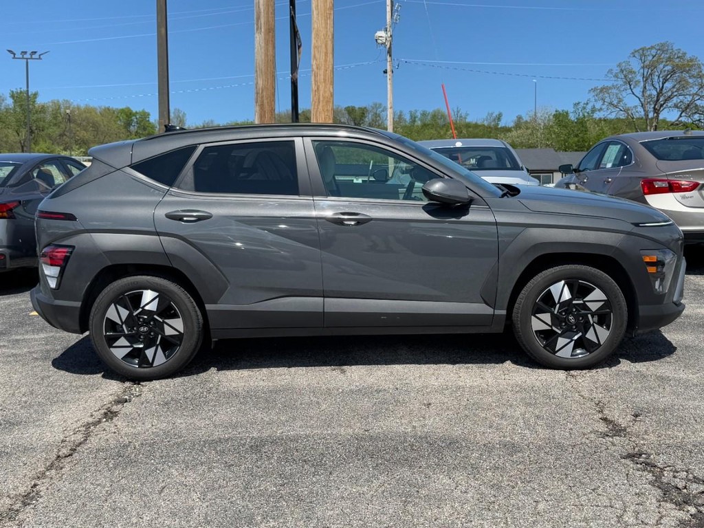 Hyundai Kona Vehicle Full-screen Gallery Image 02