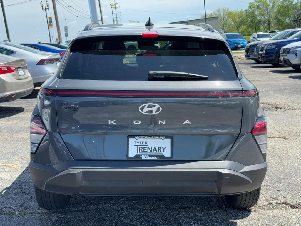 Hyundai Kona Vehicle Full-screen Gallery Image 05