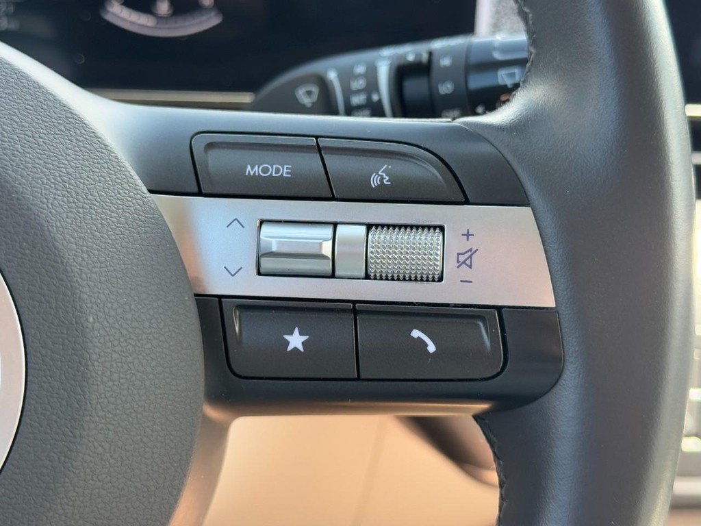 Hyundai Kona Vehicle Full-screen Gallery Image 19
