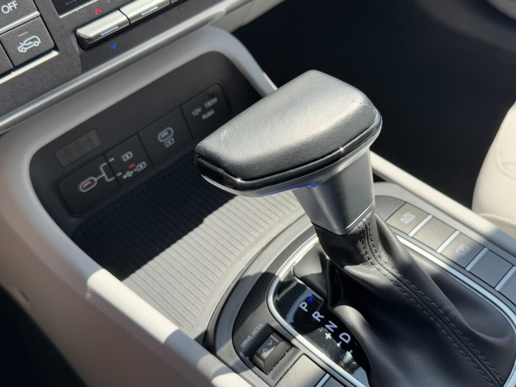 Hyundai Kona Vehicle Full-screen Gallery Image 21