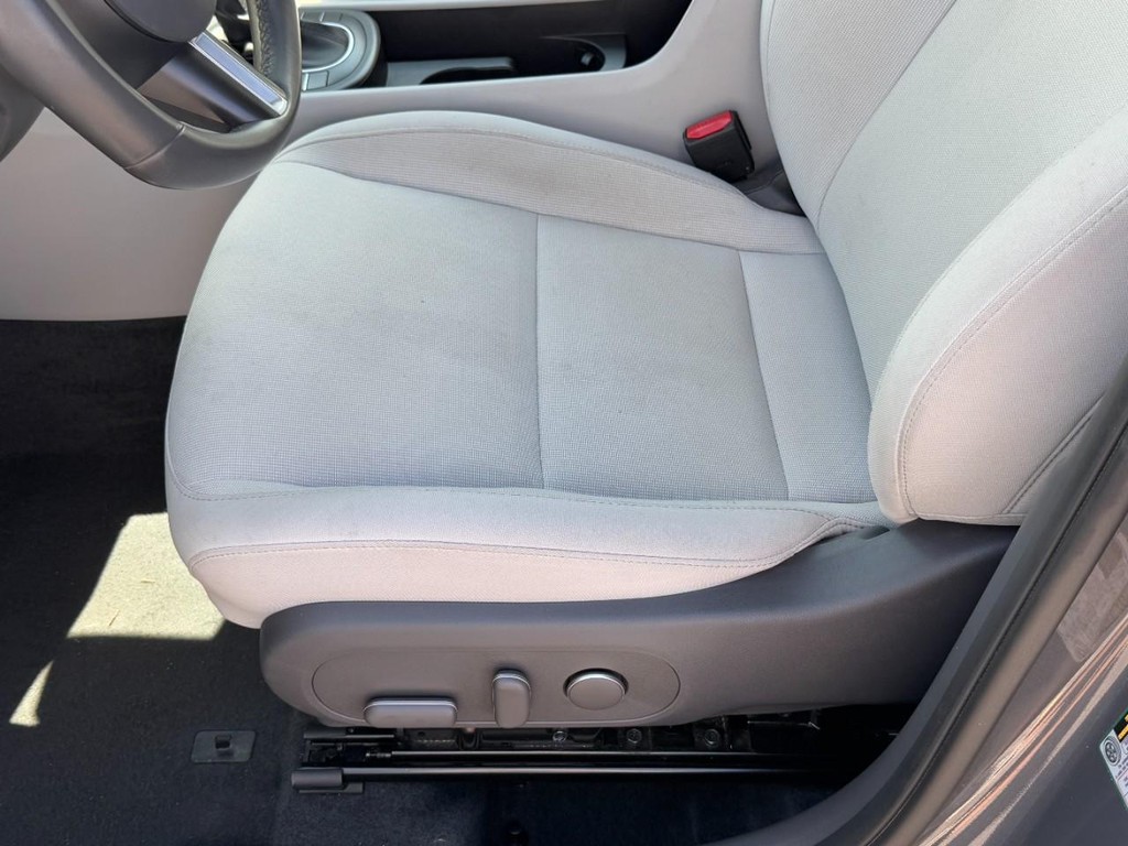 Hyundai Kona Vehicle Full-screen Gallery Image 24
