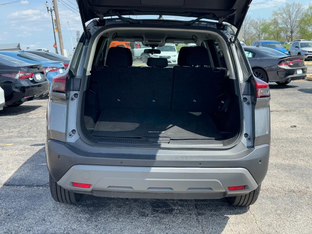 Nissan Rogue Vehicle Full-screen Gallery Image 06
