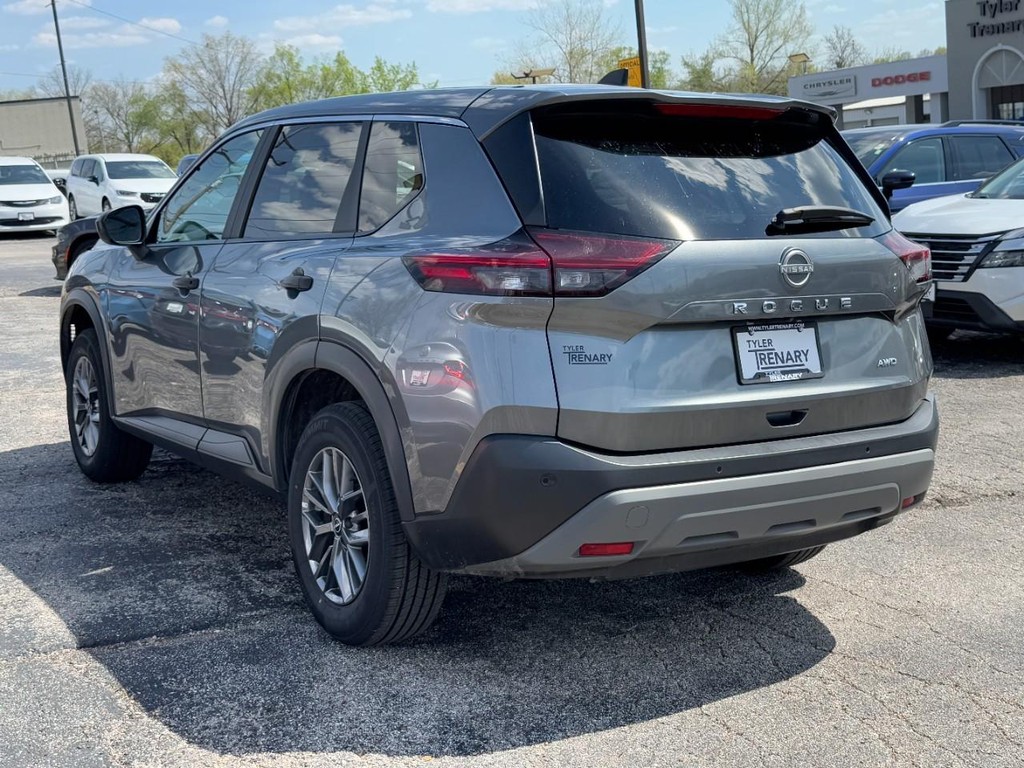 Nissan Rogue Vehicle Full-screen Gallery Image 07