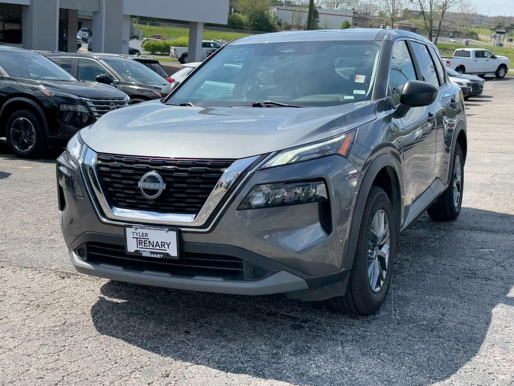 Nissan Rogue Vehicle Full-screen Gallery Image 10