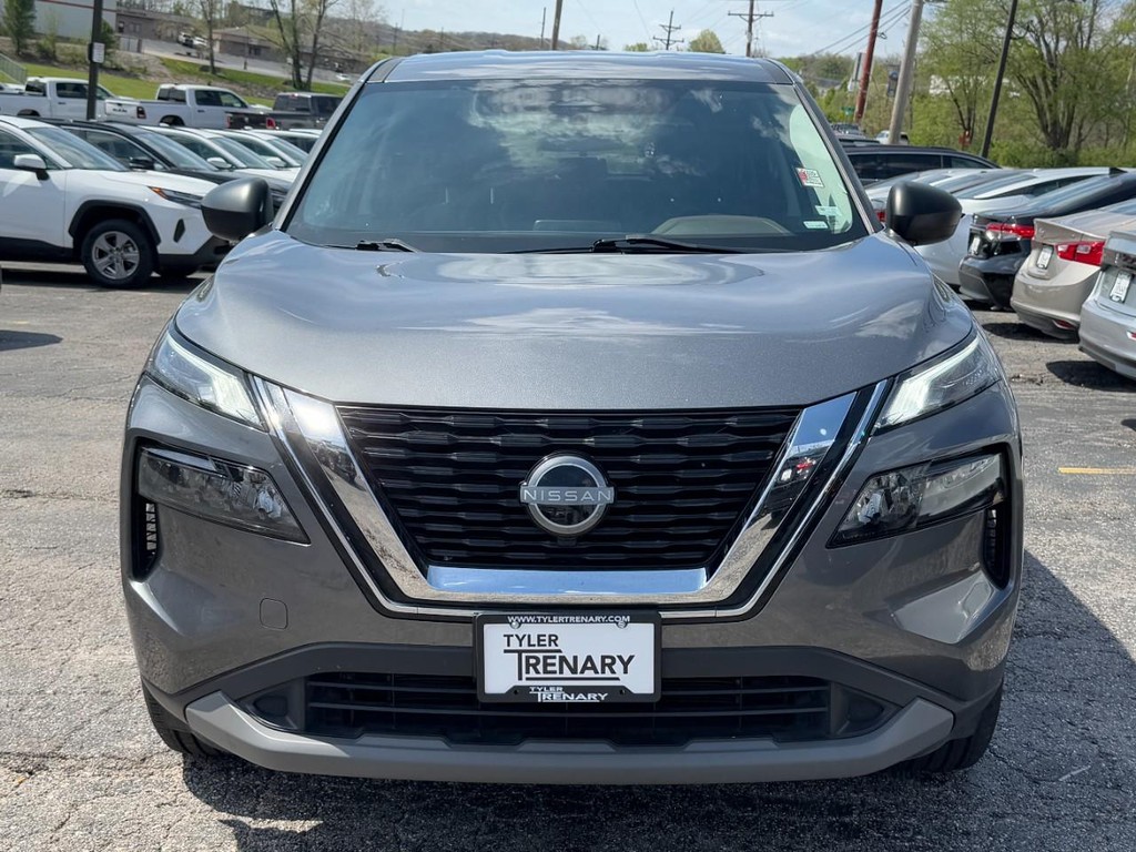 Nissan Rogue Vehicle Full-screen Gallery Image 11