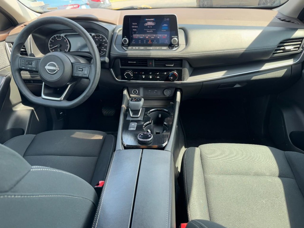 Nissan Rogue Vehicle Full-screen Gallery Image 13