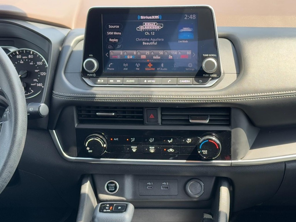 Nissan Rogue Vehicle Full-screen Gallery Image 15