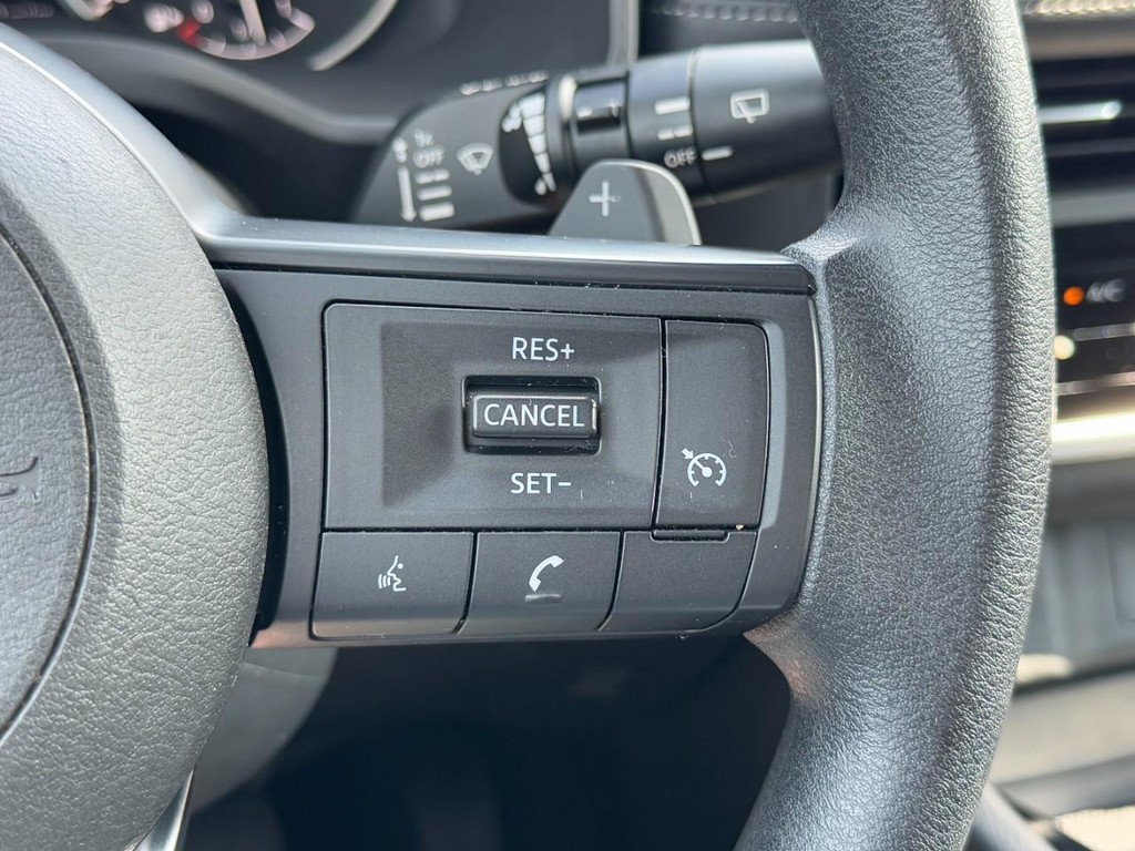Nissan Rogue Vehicle Full-screen Gallery Image 19