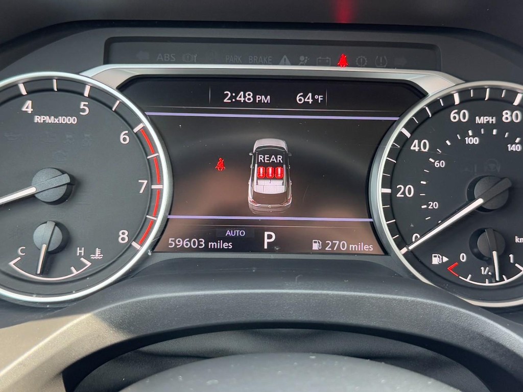 Nissan Rogue Vehicle Full-screen Gallery Image 20