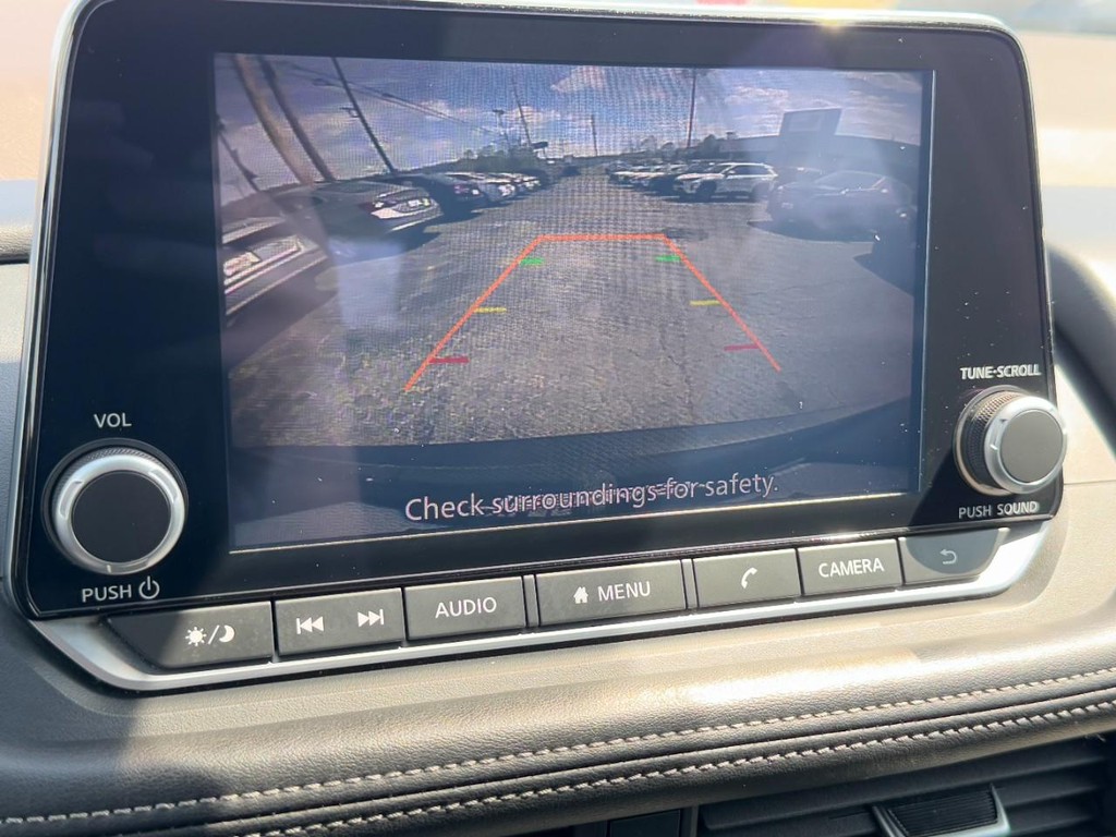 Nissan Rogue Vehicle Full-screen Gallery Image 22