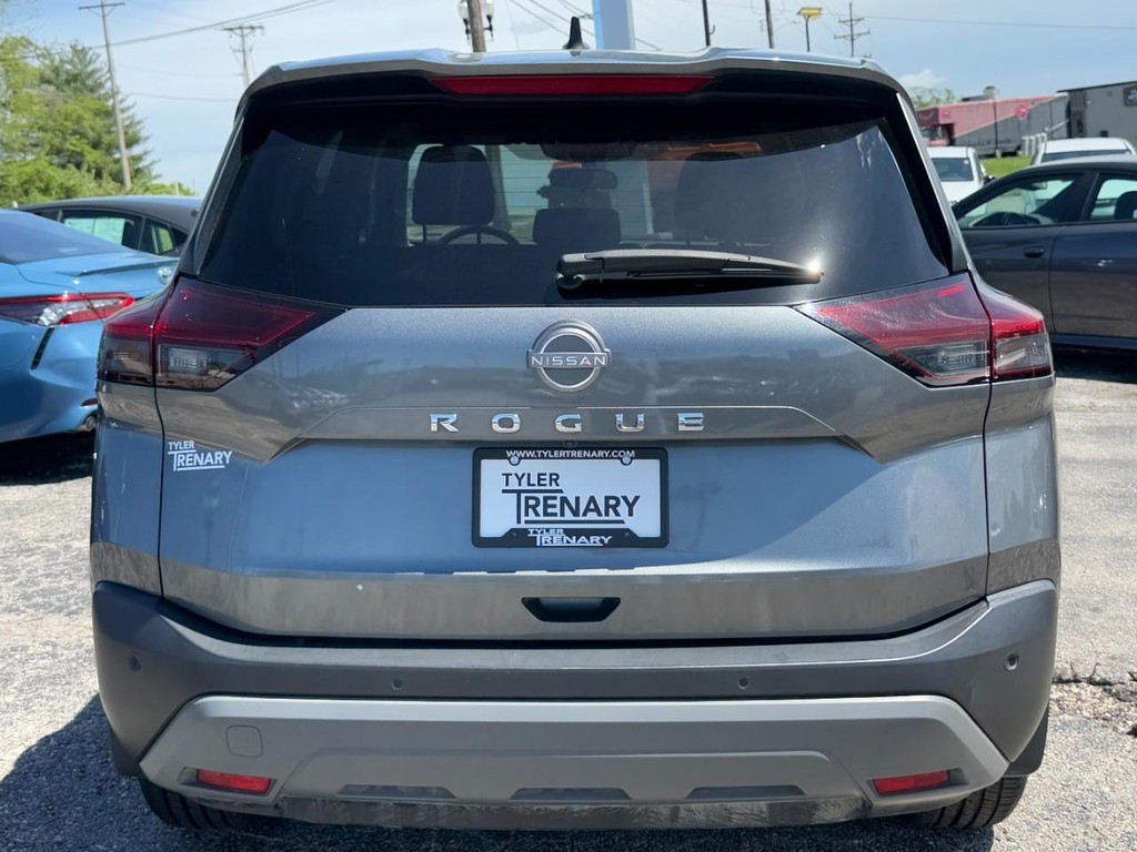 Nissan Rogue Vehicle Full-screen Gallery Image 05