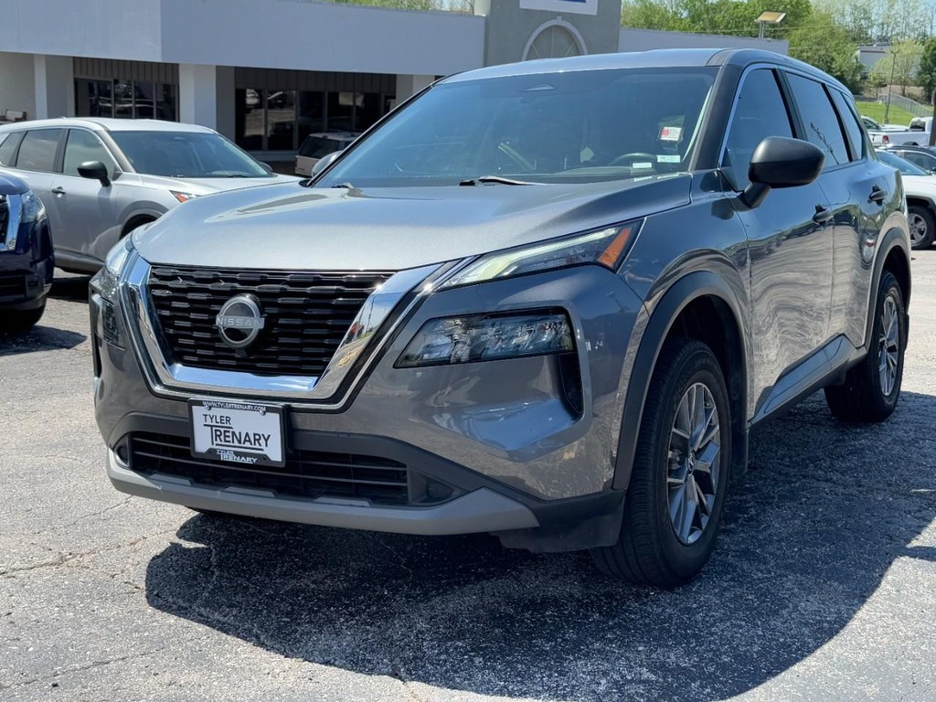 Nissan Rogue Vehicle Full-screen Gallery Image 10