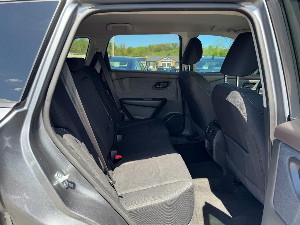 Nissan Rogue Vehicle Full-screen Gallery Image 12