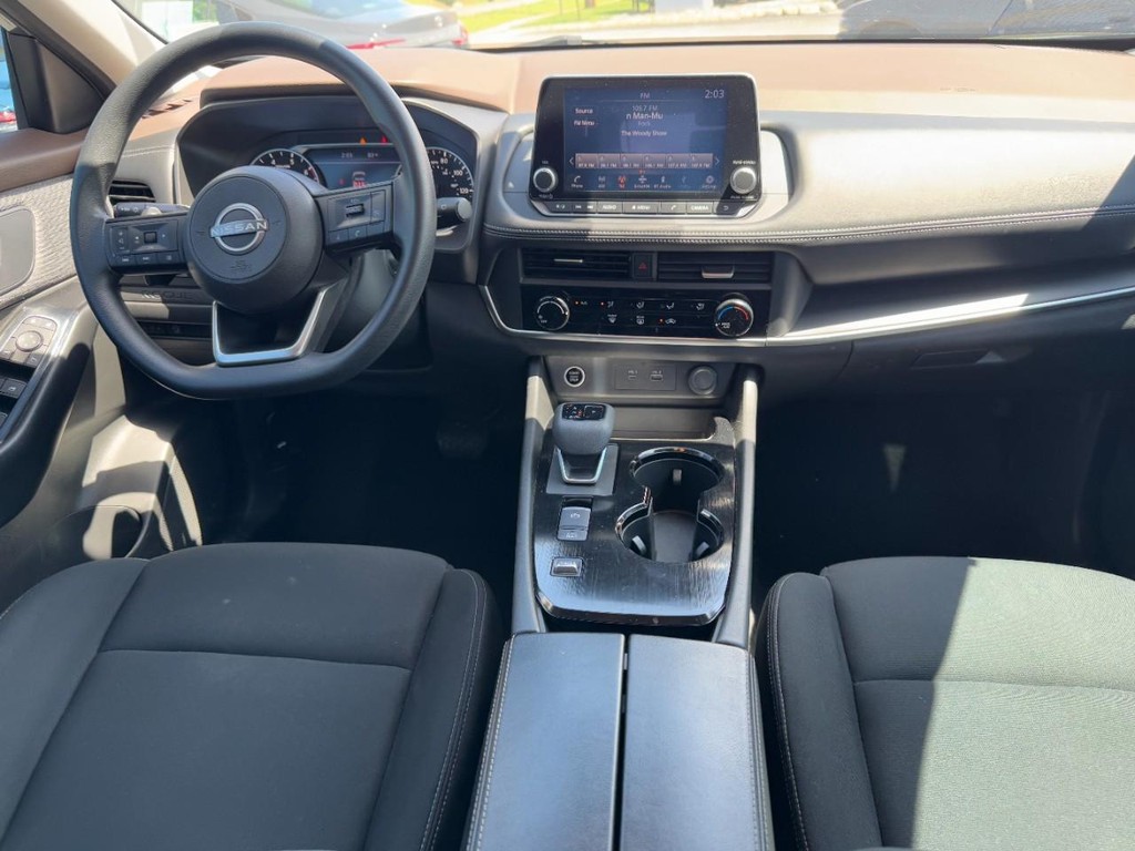 Nissan Rogue Vehicle Full-screen Gallery Image 13