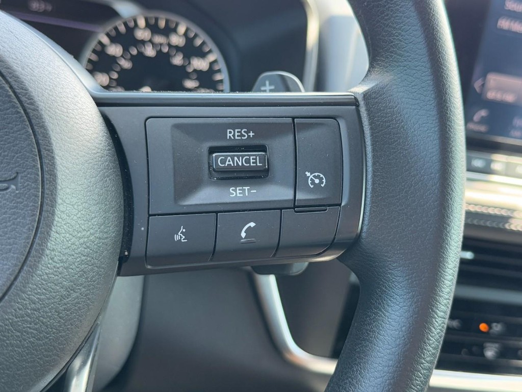 Nissan Rogue Vehicle Full-screen Gallery Image 19