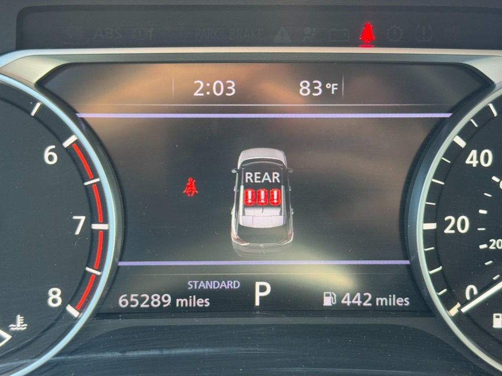 Nissan Rogue Vehicle Full-screen Gallery Image 20