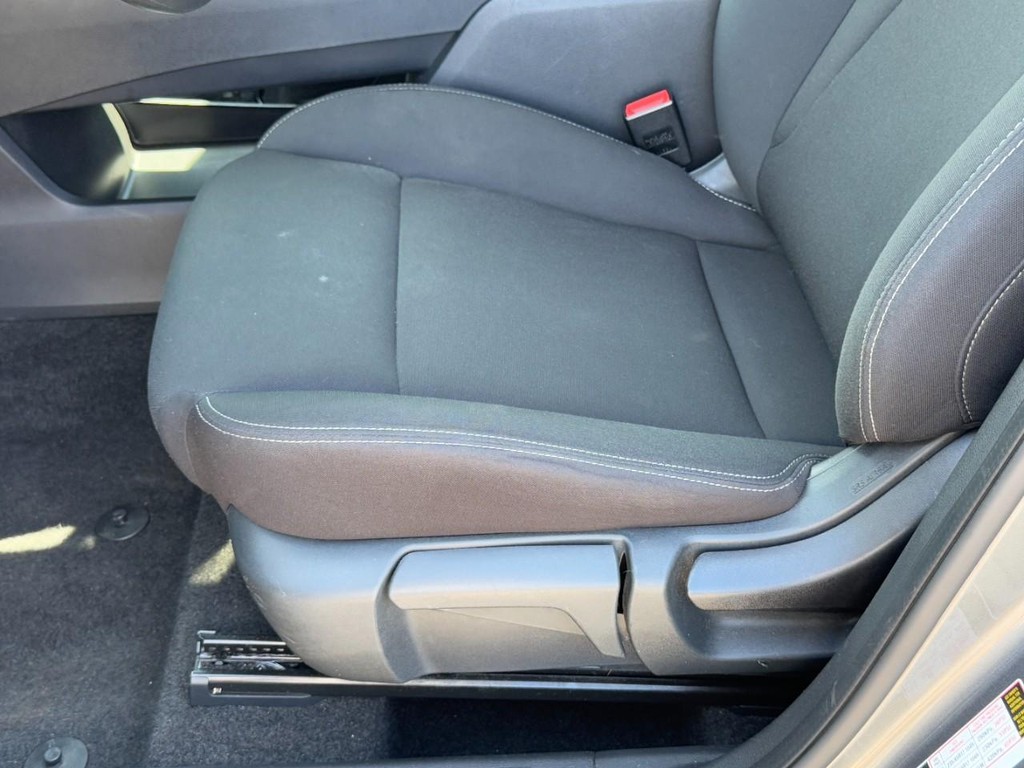 Nissan Rogue Vehicle Full-screen Gallery Image 24