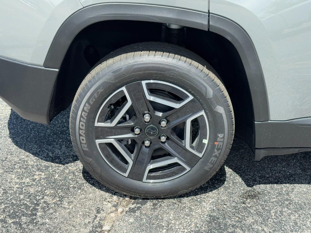 Jeep Cherokee Vehicle Full-screen Gallery Image 05