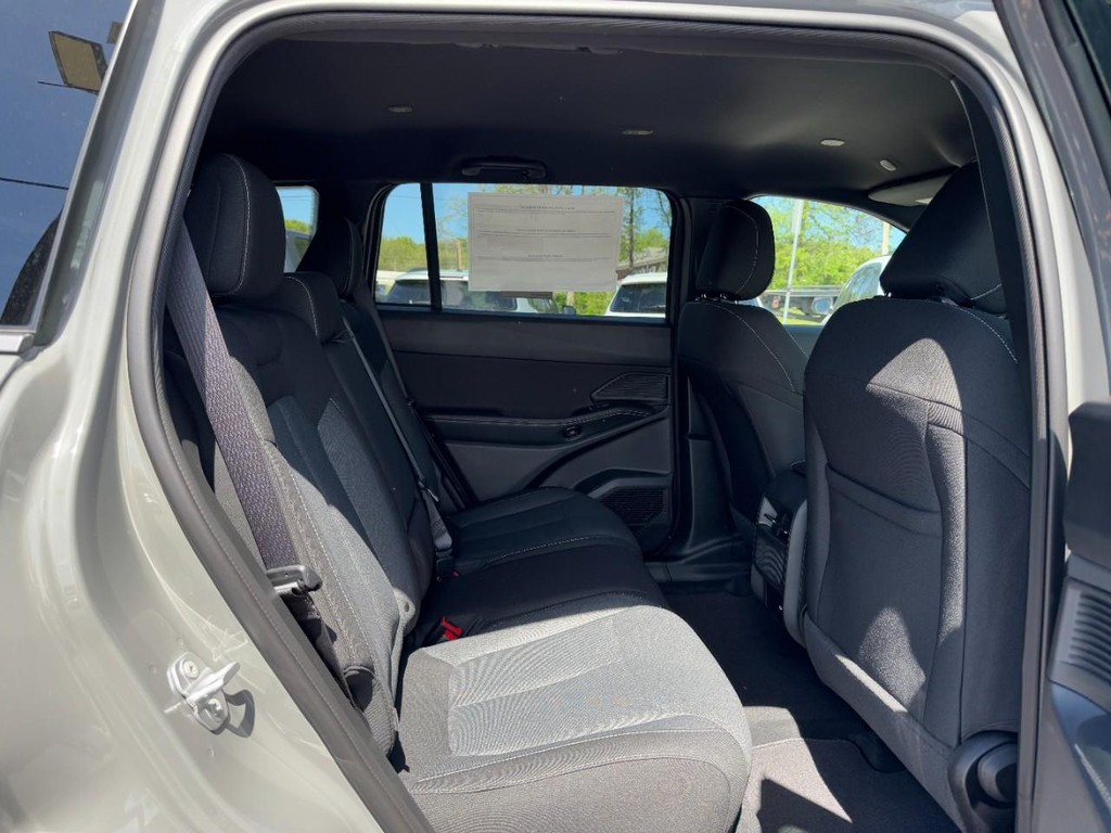 Jeep Cherokee Vehicle Full-screen Gallery Image 06