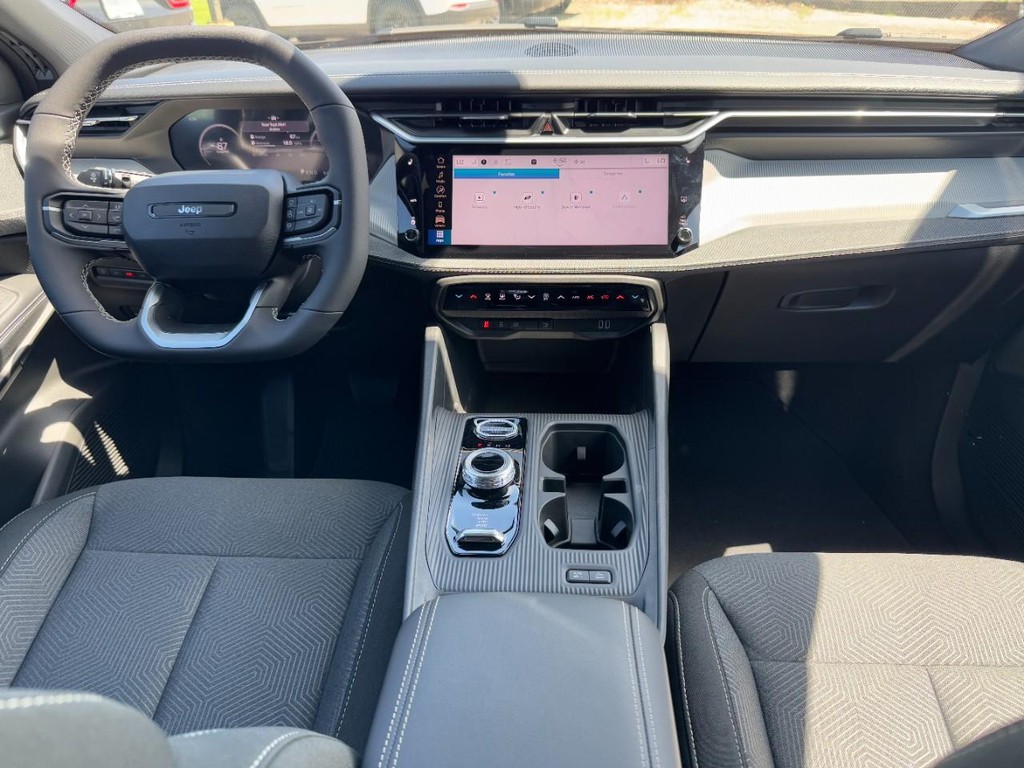 Jeep Cherokee Vehicle Full-screen Gallery Image 07