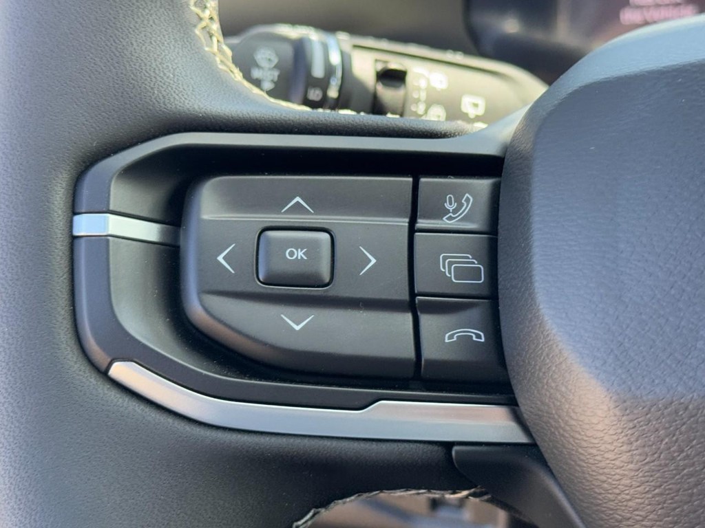 Jeep Cherokee Vehicle Full-screen Gallery Image 12