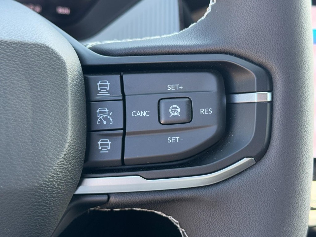 Jeep Cherokee Vehicle Full-screen Gallery Image 13
