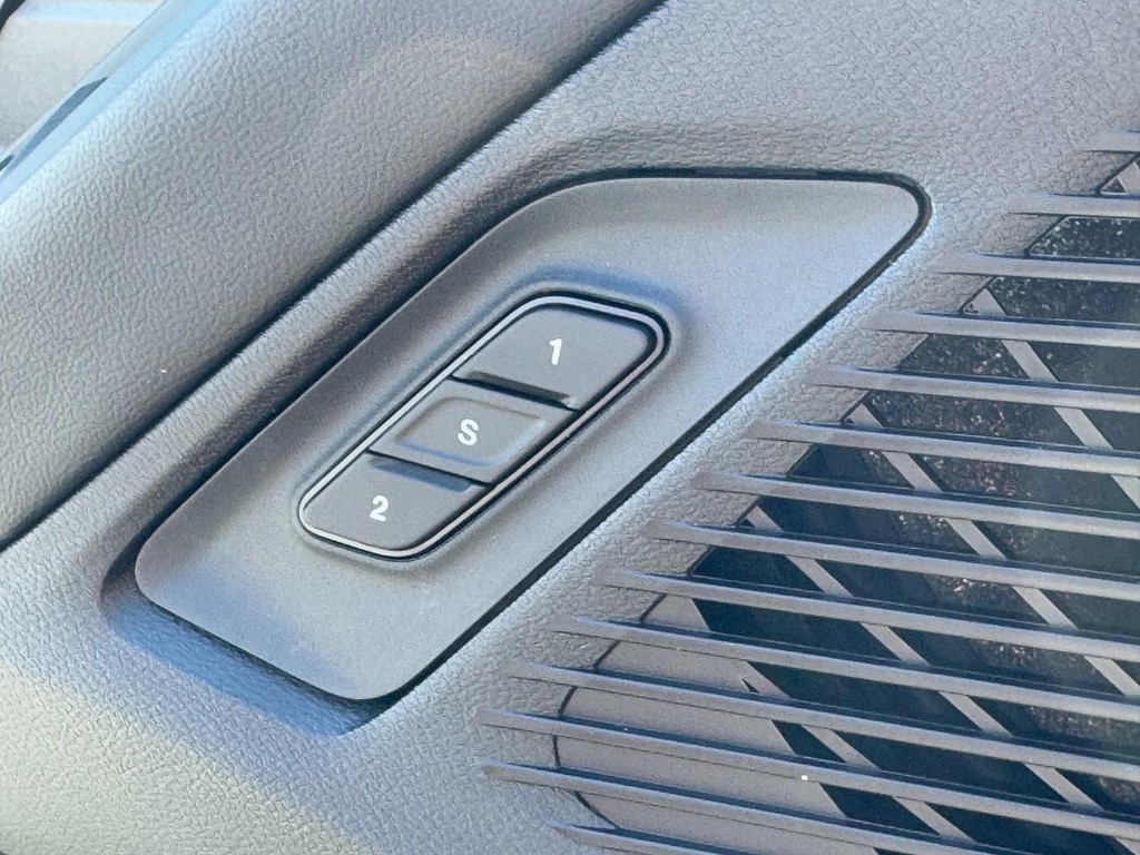 Dodge Charger Vehicle Full-screen Gallery Image 12