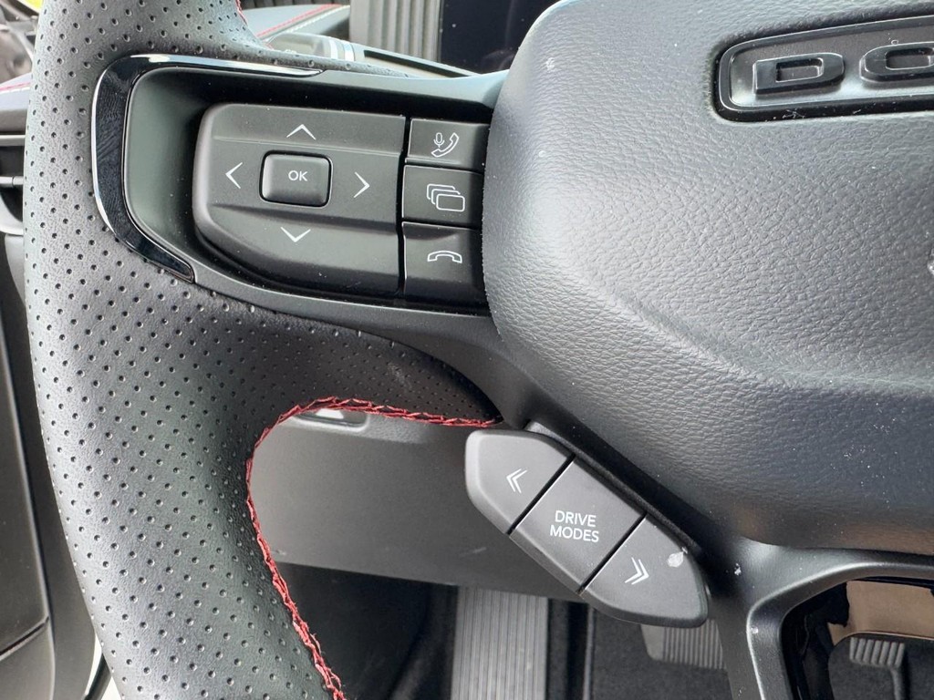 Dodge Charger Vehicle Full-screen Gallery Image 12