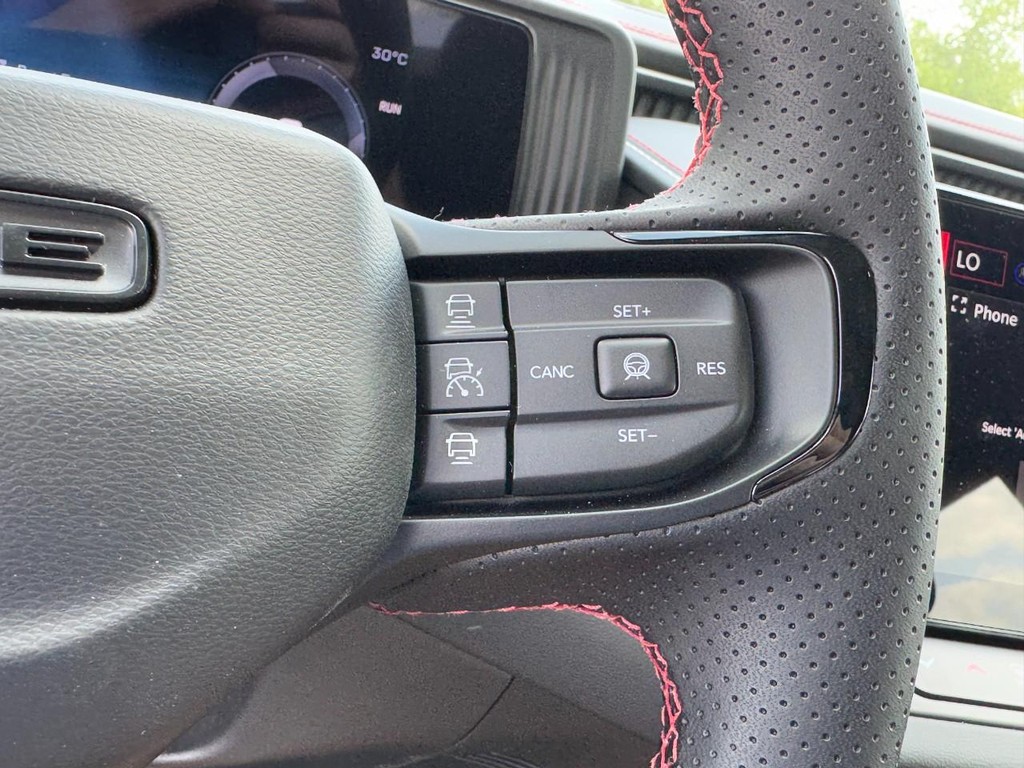Dodge Charger Vehicle Full-screen Gallery Image 13