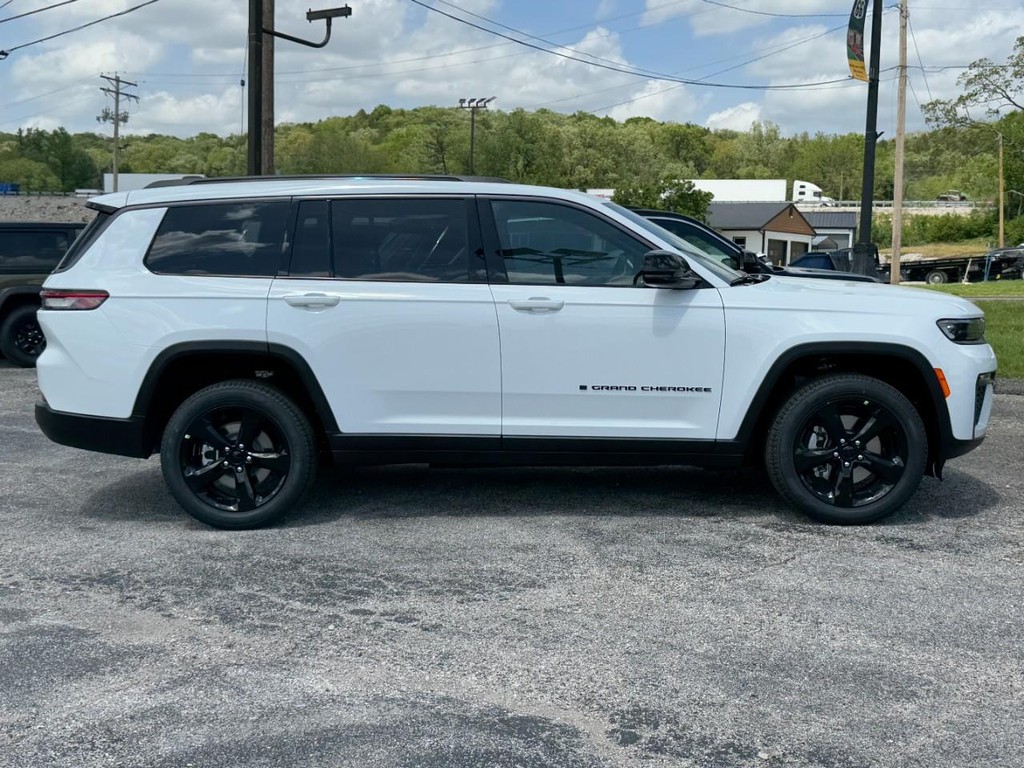 Jeep Grand Cherokee L Vehicle Full-screen Gallery Image 02