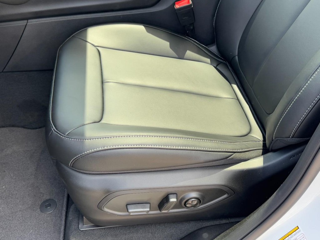 Jeep Grand Cherokee L Vehicle Full-screen Gallery Image 20
