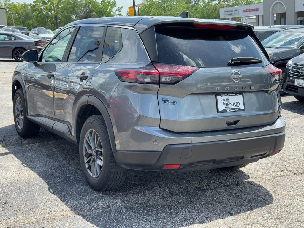 Nissan Rogue Vehicle Full-screen Gallery Image 07