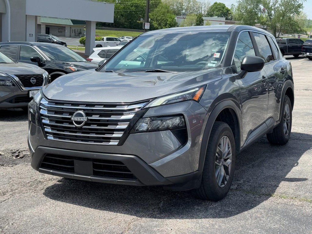 Nissan Rogue Vehicle Full-screen Gallery Image 10