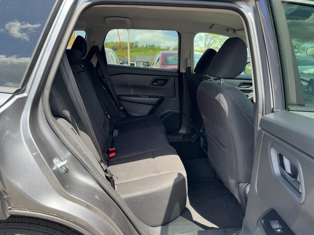 Nissan Rogue Vehicle Full-screen Gallery Image 12