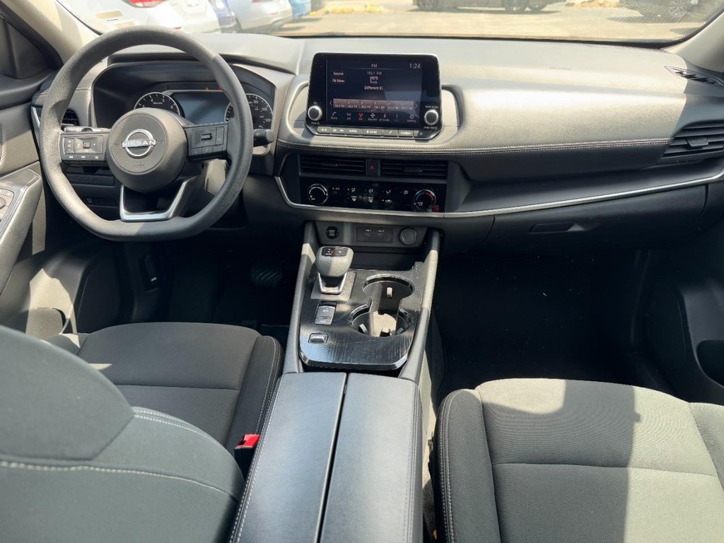 Nissan Rogue Vehicle Full-screen Gallery Image 13