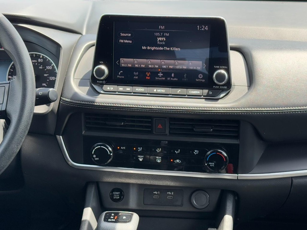Nissan Rogue Vehicle Full-screen Gallery Image 15