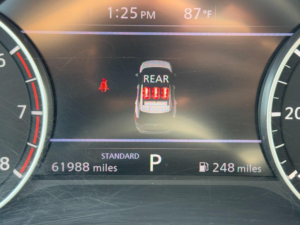 Nissan Rogue Vehicle Full-screen Gallery Image 20
