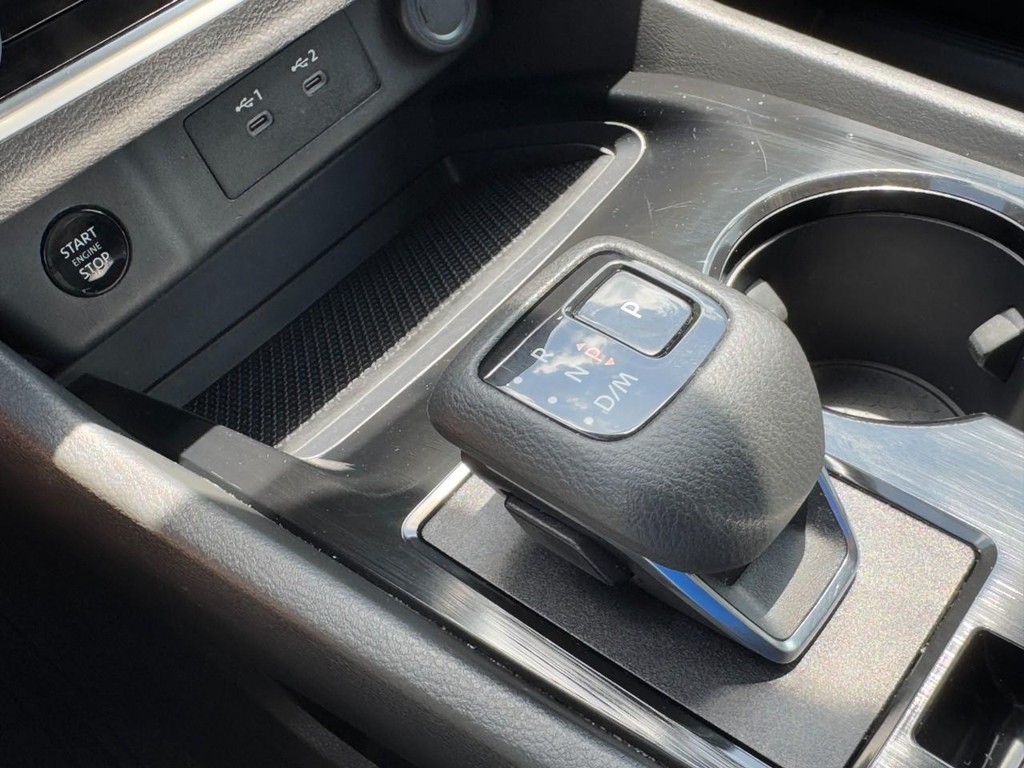 Nissan Rogue Vehicle Full-screen Gallery Image 21