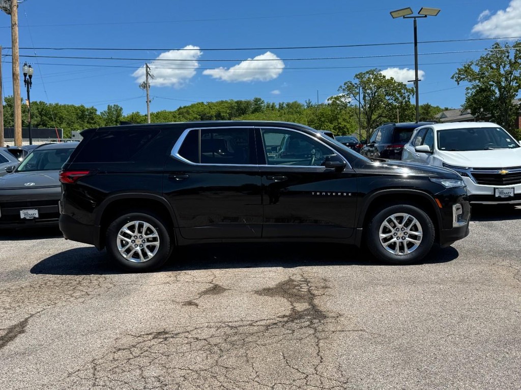Chevrolet Traverse Vehicle Full-screen Gallery Image 02