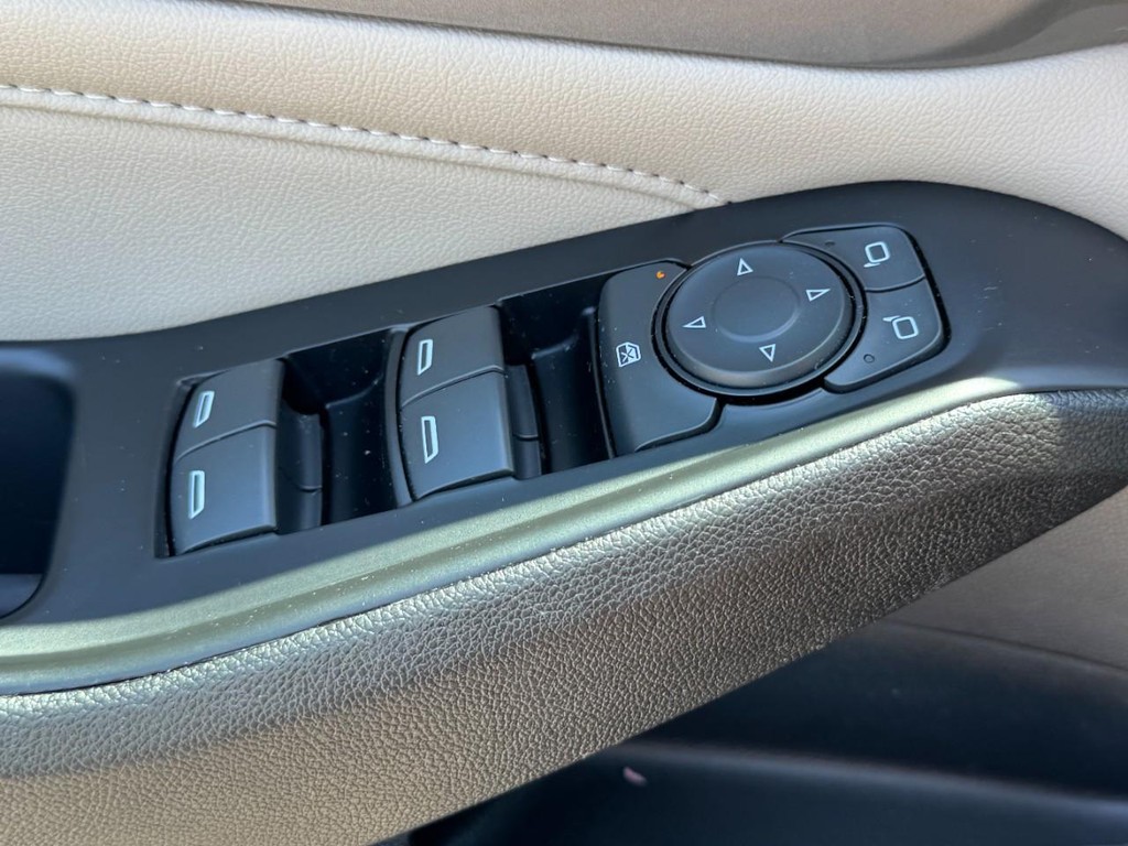 Chevrolet Traverse Vehicle Full-screen Gallery Image 23