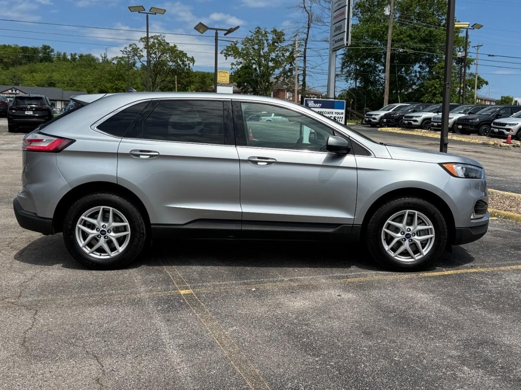 Ford Edge Vehicle Full-screen Gallery Image 02