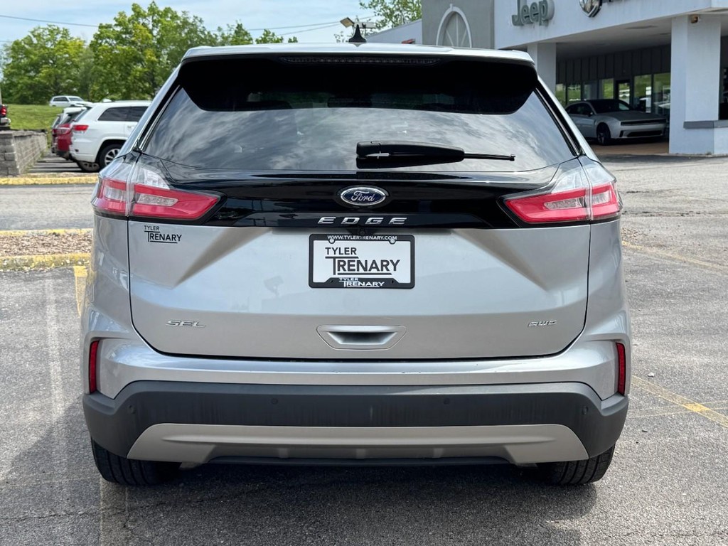 Ford Edge Vehicle Full-screen Gallery Image 05