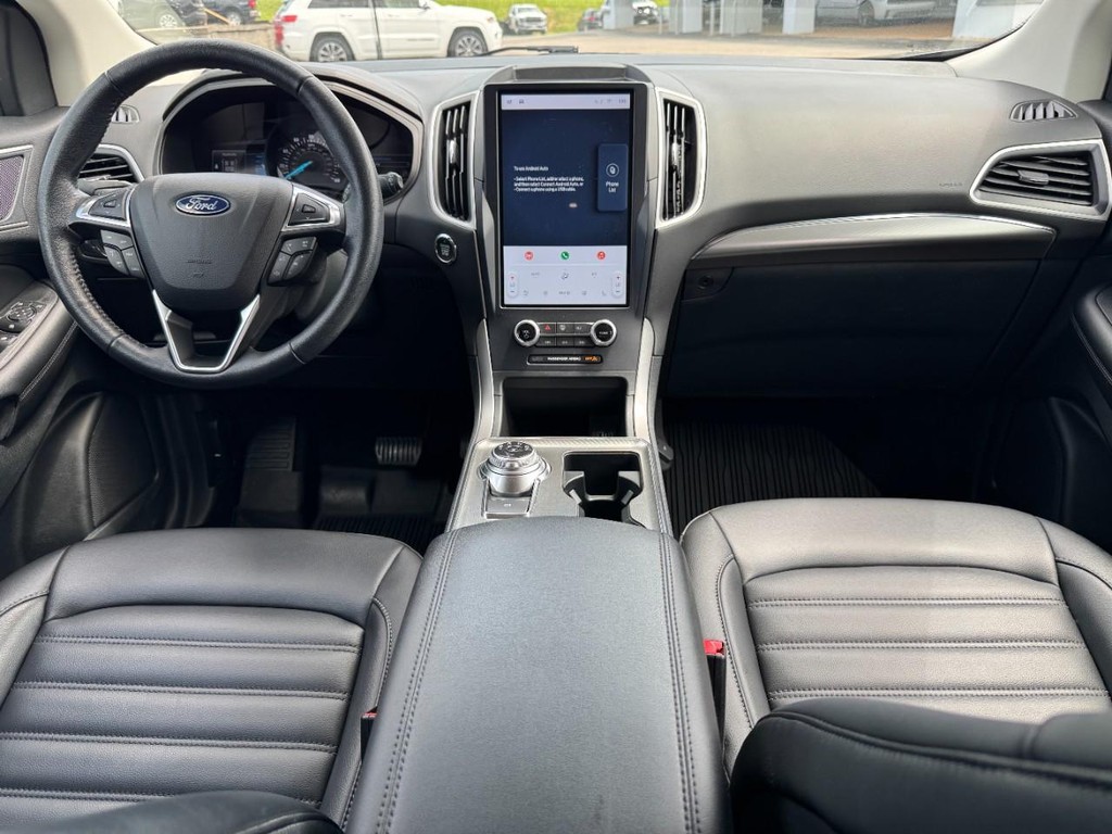 Ford Edge Vehicle Full-screen Gallery Image 13